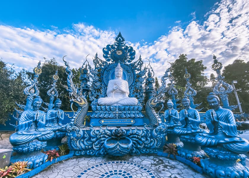 Wat Rong Suea Ten (The Blue Temple) - akyra Manor Chiang Mai Hotel